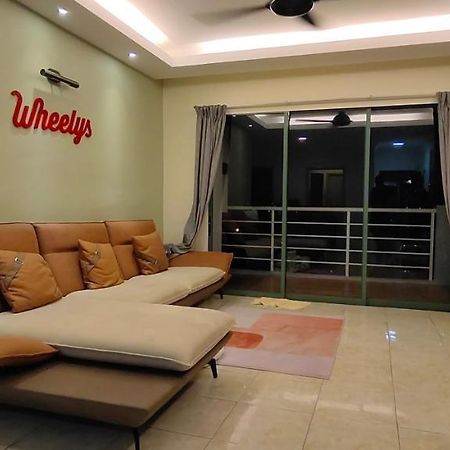 Gold Coast International Resort Kampong Bukit Beruang Экстерьер фото
