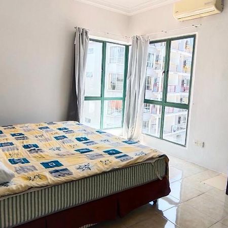 Gold Coast International Resort Kampong Bukit Beruang Экстерьер фото