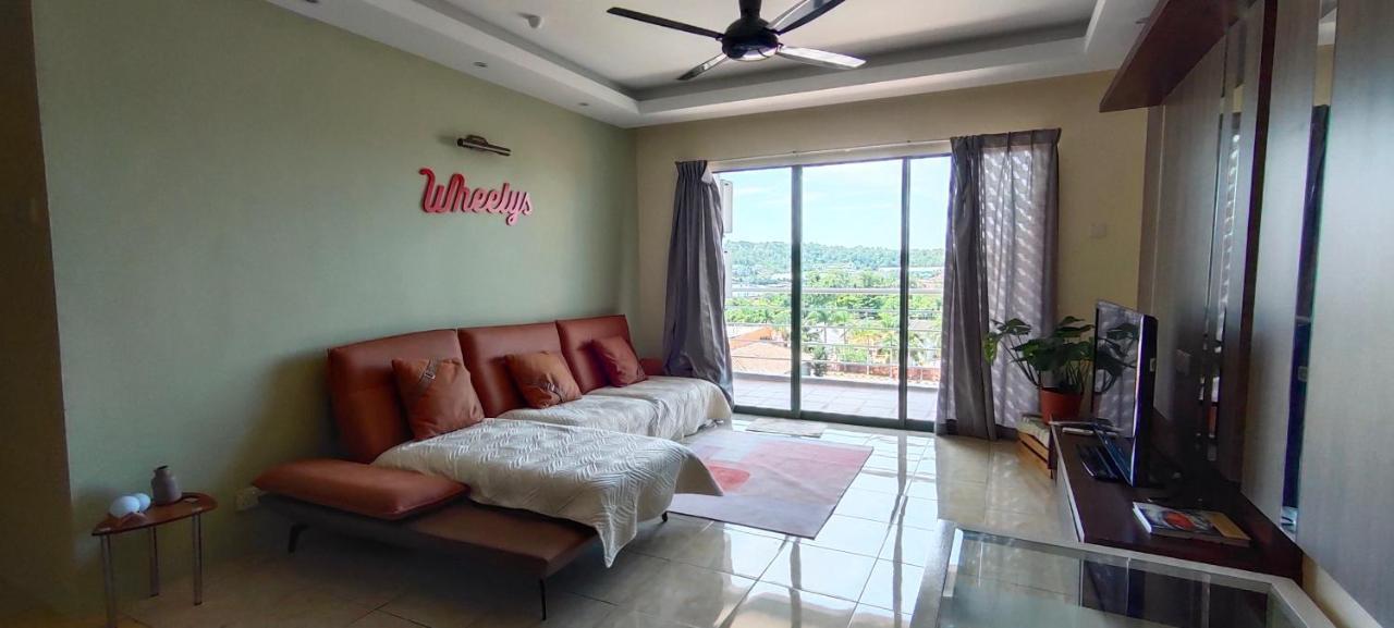 Gold Coast International Resort Kampong Bukit Beruang Экстерьер фото